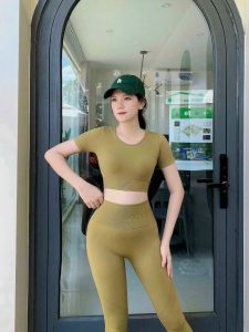 Đồ tập áo croptop tay ngắn quần dài